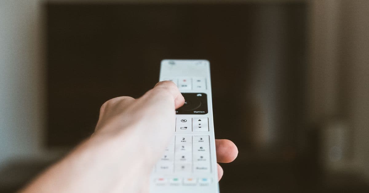 Pantalla de inicio de sesión de IPTV Smarters Pro con los campos de Xtream Codes: nombre de la lista, usuario, contraseña y URL del servidor